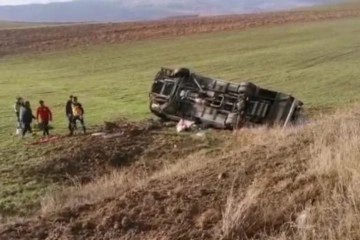 Amasya’da minibüs devrildi: Çok sayıda yaralı var