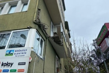 Ambarlı'da bina balkonu çöktü; 1 yaralı