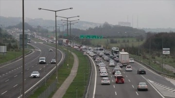 Anadolu Otoyolu'nun Bolu ve Düzce kesiminde şenlik trafiği başladı