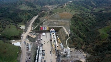 Ankara-İzmir YHT Projesi kapsamındaki Eşme-Salihli kesimi T-1 Tüneli'nde erte kudret görülecek