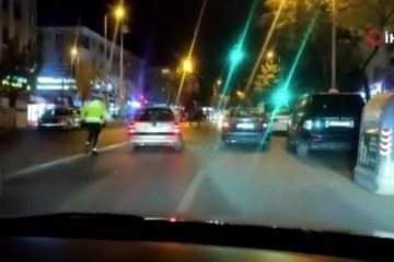 Ankara’da ‘dur’ ihtarına uymayan sürücü polis ekiplerinin üzerine sürerek kaçtı