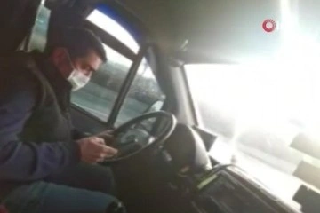 Ankara'da seyir halindeki dolmuş şoförü dakikalarca cep telefonunu kullandı