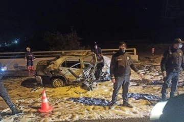 Ankara’da üst geçidin ayağına çarpıp yanan otomobilin sürücüsü hayatını kaybetti