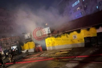 Ankara’da birlikte bulunan 3 dükkan yandı