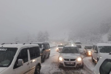 Antalya karayolu kar nedeniyle ulaşıma kapatıldı