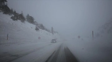 Antalya-Konya yağız yolu kar dolayısıyla tır geçişlerine kapatıldı