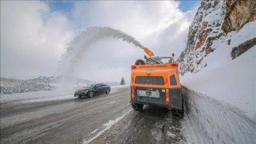 Antalya-Konya kişmiri uğrunda karla mücadele emek vermesi sürüyor