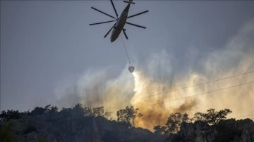 Antalya'da çıkan orman yangınına engelleme ediliyor