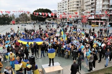 Antalya’da Ukraynalılardan duygusal Rusya protestosu