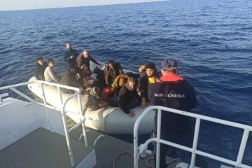 Aralarında evlatların da bulunduğu 21 göçmen kurtarıldı