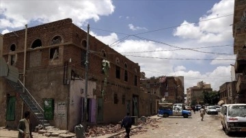Arap koalisyon güçleri BAE'ye saldırıya karşılık kendisine Sana'yı vuruyor