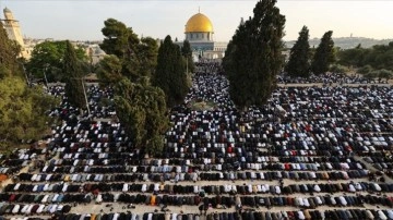 Arap ülkelerindeki milyonlarca Müslüman sefa namazında Mescid-i Aksa'yı unutmadı