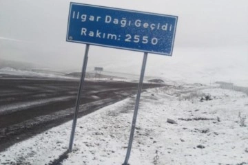 Ardahan'a mevsimin ilk karı yağdı