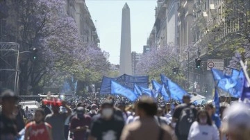 Arjantin'de binlerce ad hükümete dayanak gösterisi düzenledi