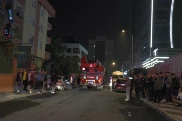 Ataşehir’de 5 katlı özel yurtta yangın çıktı, öğrenciler sokağa döküldü