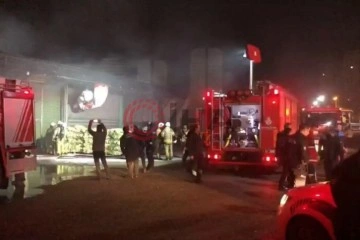 Ataşehir'de sebze ve meyve halindeki iş yerinde yangın