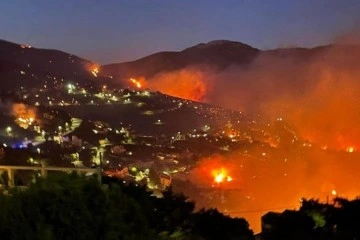 Atina’daki orman yangını ikinci gününde devam ediyor