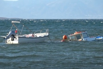 Ayvalık’ta şiddetli rüzgar bazı balıkçı teknelerini batırdı