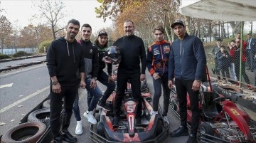 Bakan Kasapoğlu, go-kart pistinde ulusal sporcularla buluştu