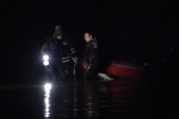 Balık tutmak için gittikleri gölde bot alabora oldu: 1 kişi kayıp