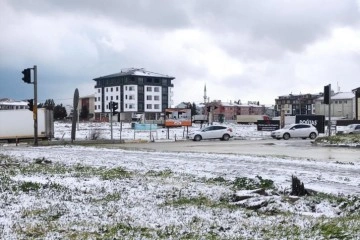 Bandırma'da kar etkili oldu