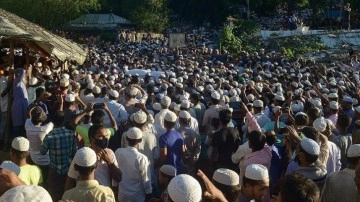 Bangladeş, yüzlerce Arakanlı Müslümanı elan Bhasan Char Adası'na gönderdi