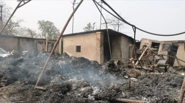 Bangladeş'te Arakanlı Müslümanların yaşamış olduğu kampta yangın çıktı