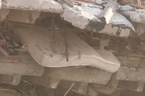 Başakşehir’de çöken mobilya mağazası kontrollü şekilde yıkıldı