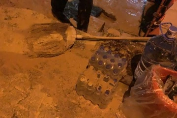 Başakşehir’de yağmur suyu hattı taştı, ev ve işyerlerini su bastı