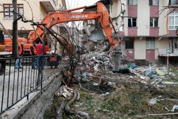Başkent'te patlamanın yaşandığı binanın yıkımına başlandı