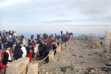 Bayramda Nemrut Dağı’na ziyaretçi akını