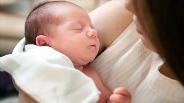Bebeklerin "ilk aşısı" ana sütü Kovid-19'a hakkında da koruyor