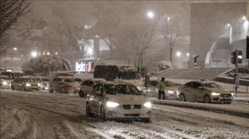 Beklenen kar İstanbul'u hava aldı