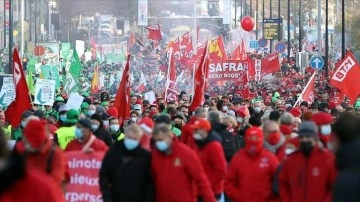 Belçika'da binlerce işçiden hükümete: Her bilinçlilik zamlanıyor, ücretlerimiz hariç