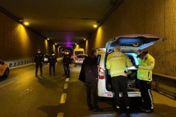 Beşiktaş’ta alkollü sürücü servis aracına çarptı: 1 yaralı