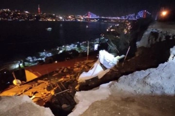 Beşiktaş’ta istinat duvarı evin üstüne çöktü
