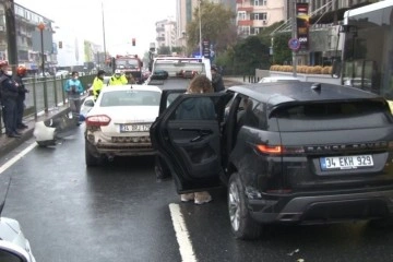 Beşiktaş’ta milyonluk kaza: 4 araç birbirine girdi