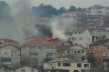 Beykoz’da şömineden yangın çıktı, çatı alev alev yandı