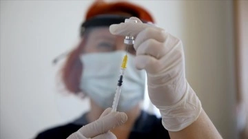 BioNTech/Pfizer: Kovid-19 aşısında hatırlatıcı düze Omicron varyantına için koruyor