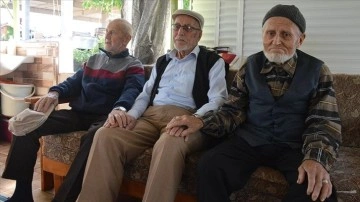 Bir asrı deviren asker arkadaşları, 70 yıl sonraları özlem giderdi