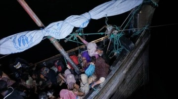 BM, Myanmar açıklarında kuşatılmış küsurat Arakanlı sığınmacıların çabucak kurtarılmasını istedi