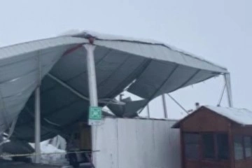 Boğazkale'de pazar yerinin çatısı kardan çöktü