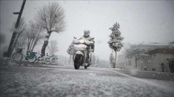 Bolu, Düzce, Zonguldak ve Bartın'da kar can alıcı oluyor