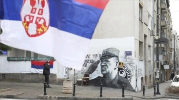 'Bosna Kasabı' Mladic’in Sırbistan'daki örek resimleri protestolara karşın kaldırılm