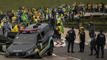 Brezilya’da emektar Devlet Başkanı Bolsonaro destekçisi 1200 isim gözaltına alındı