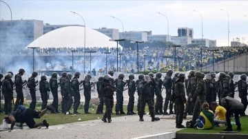 Brezilya'da, göstericilerin basmış olduğu Kongre ve Devlet Başkanlığında arama sağlandı
