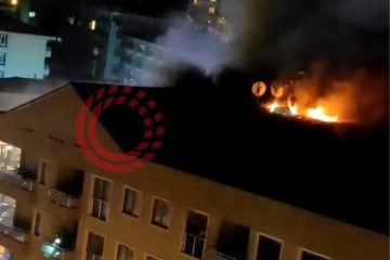 Bursa'da 6 katlı binanın çatı katı alev alev yandı