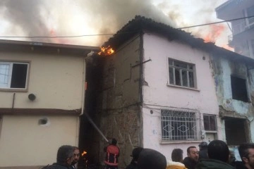 Bursa'da metruk binada çıkan yangın korkuttu