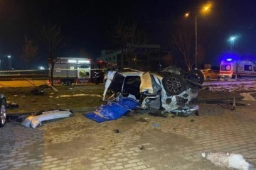 Bursa'da otomobil taklalar atarak 50 metre sürüklendi: 2 ölü