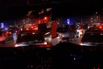 Bursa’da yolu trafiğe kapatıp eğlendiler